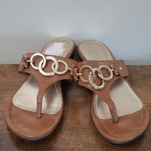 Marc Fisher ARIANA Tan Sandals with Gold Chain Detail size 9.5